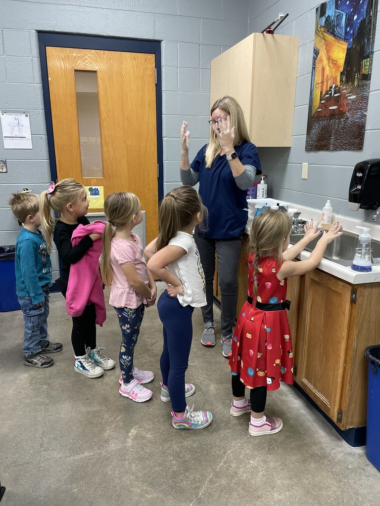 Mrs. Trecker and 4K students wash hands